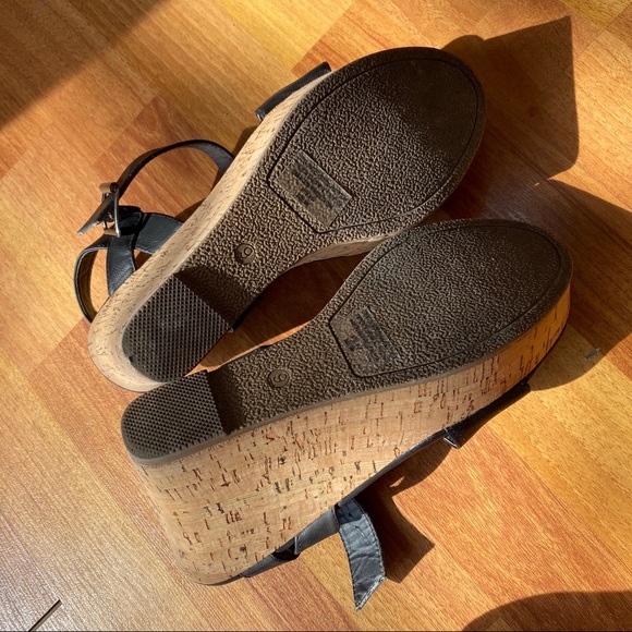 WEDGE HEELS - Picture 8 of 8